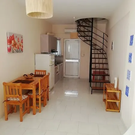 Maisonette Near The Beach بيت للعطل *